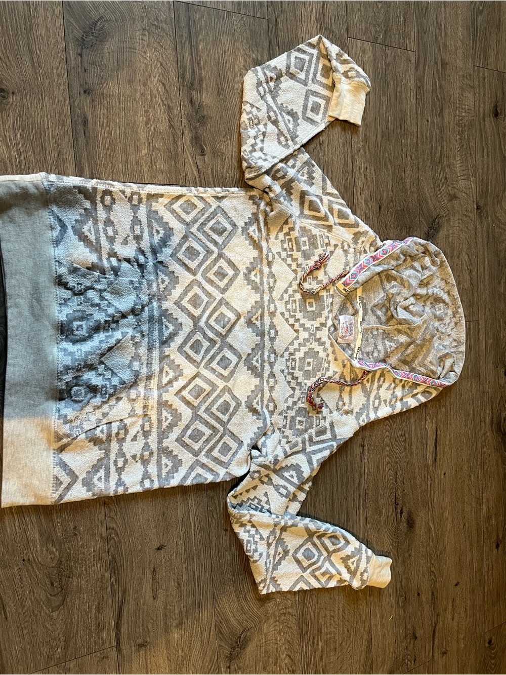 BKE Lounge Aztec-Pattern Hooded Pullover in Beige & Gray